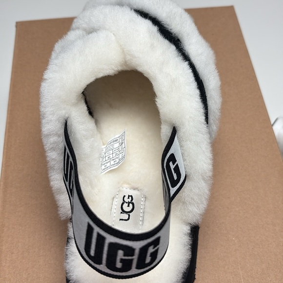 UGG Disco Cross Slide Brand New in Box w/Tag Size 9 Black White - Picture 8 of 9